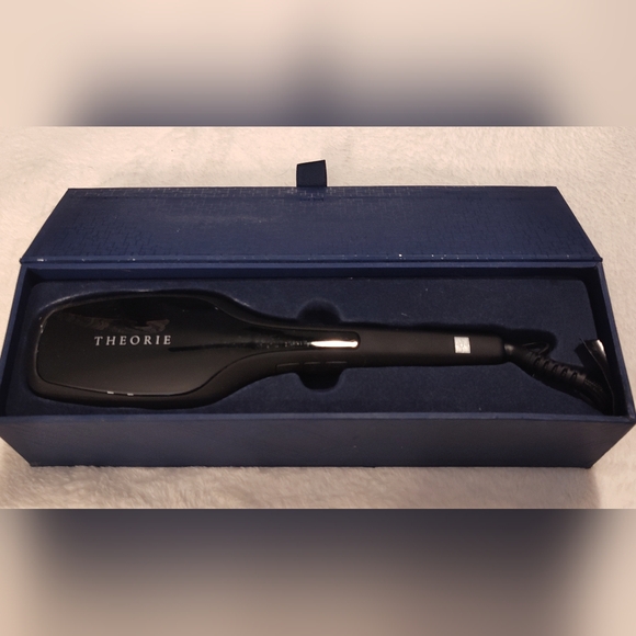NEW!! THEORIE Hair Straightener Brush